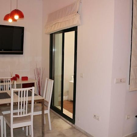 Apartamentos Rg Triana, Calle Castilla Con Patio Sevilla Bagian luar foto