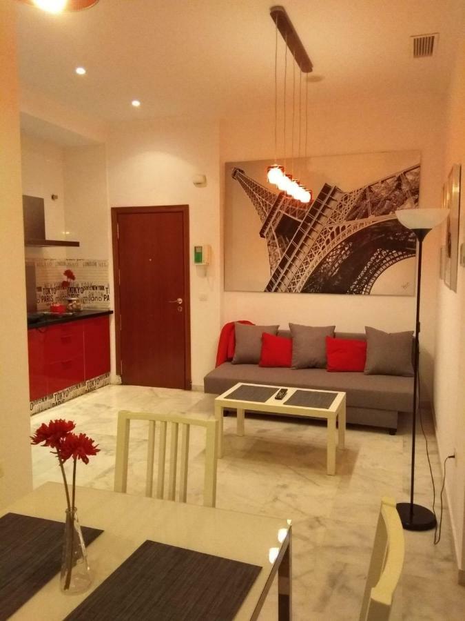 Apartamentos Rg Triana, Calle Castilla Con Patio Sevilla Bagian luar foto