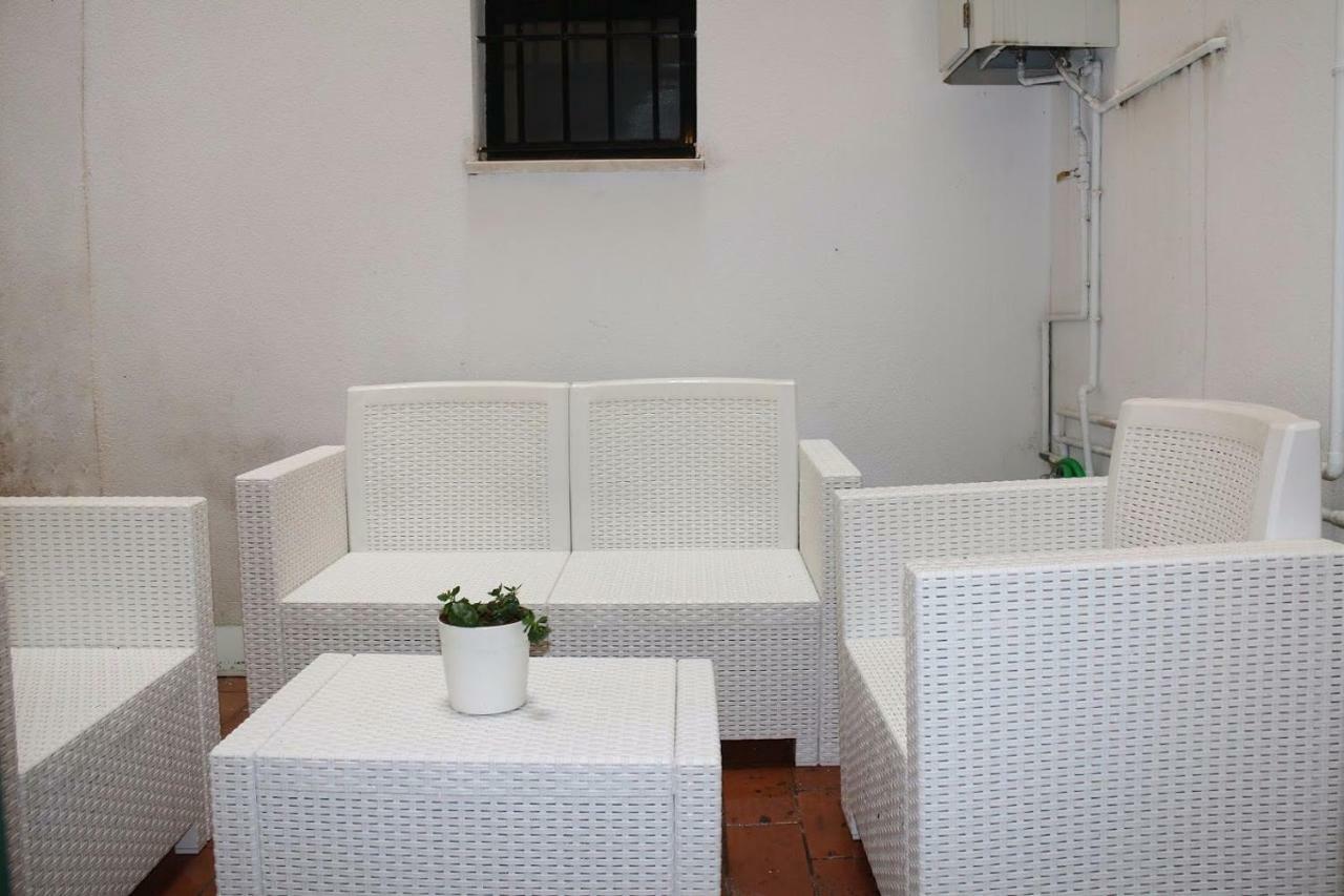 Apartamentos Rg Triana, Calle Castilla Con Patio Sevilla Bagian luar foto
