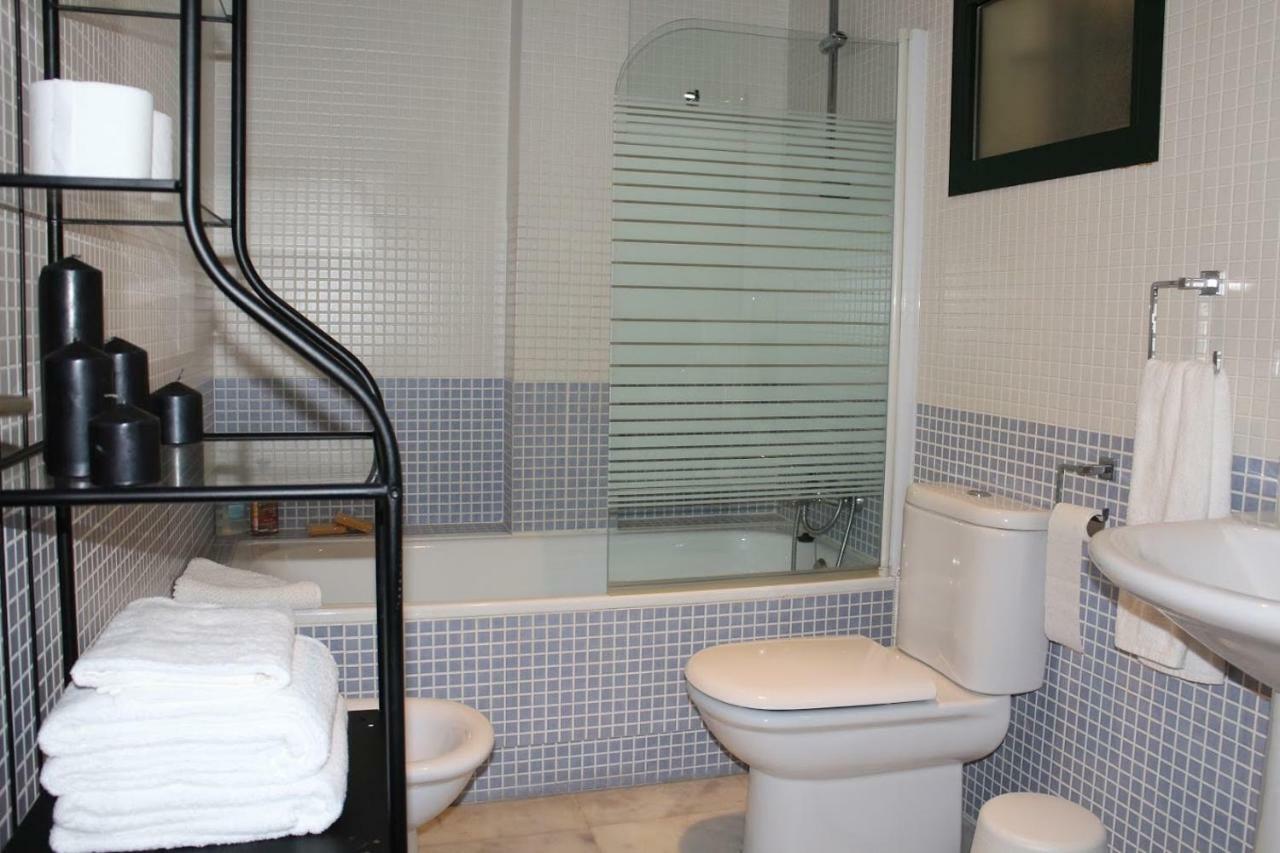 Apartamentos Rg Triana, Calle Castilla Con Patio Sevilla Bagian luar foto