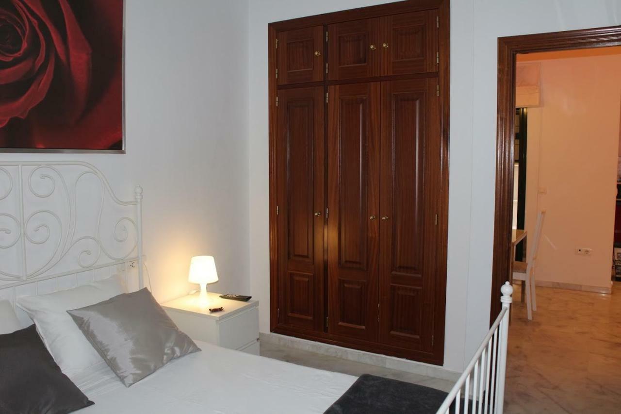 Apartamentos Rg Triana, Calle Castilla Con Patio Sevilla Bagian luar foto