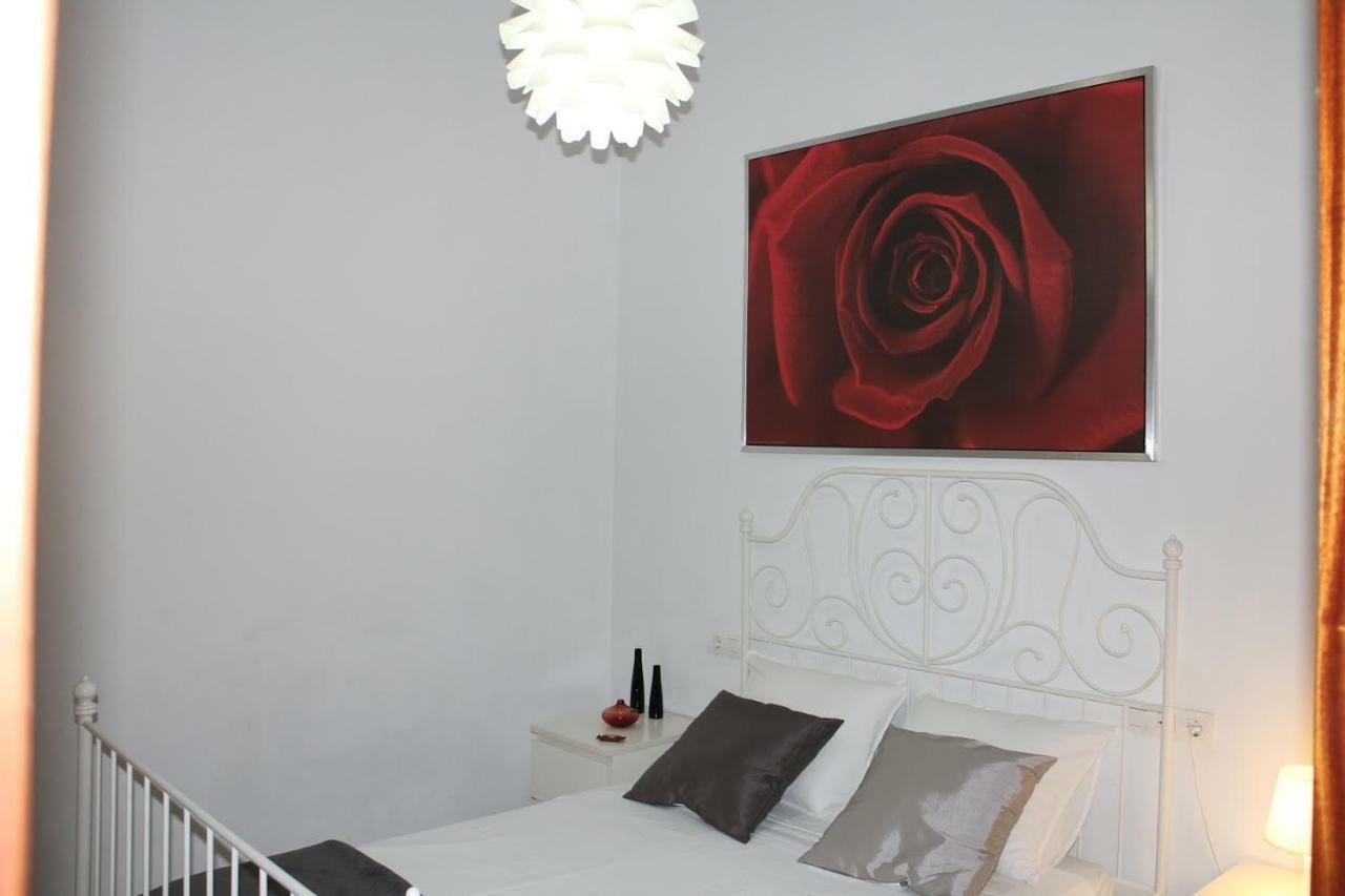 Apartamentos Rg Triana, Calle Castilla Con Patio Sevilla Bagian luar foto