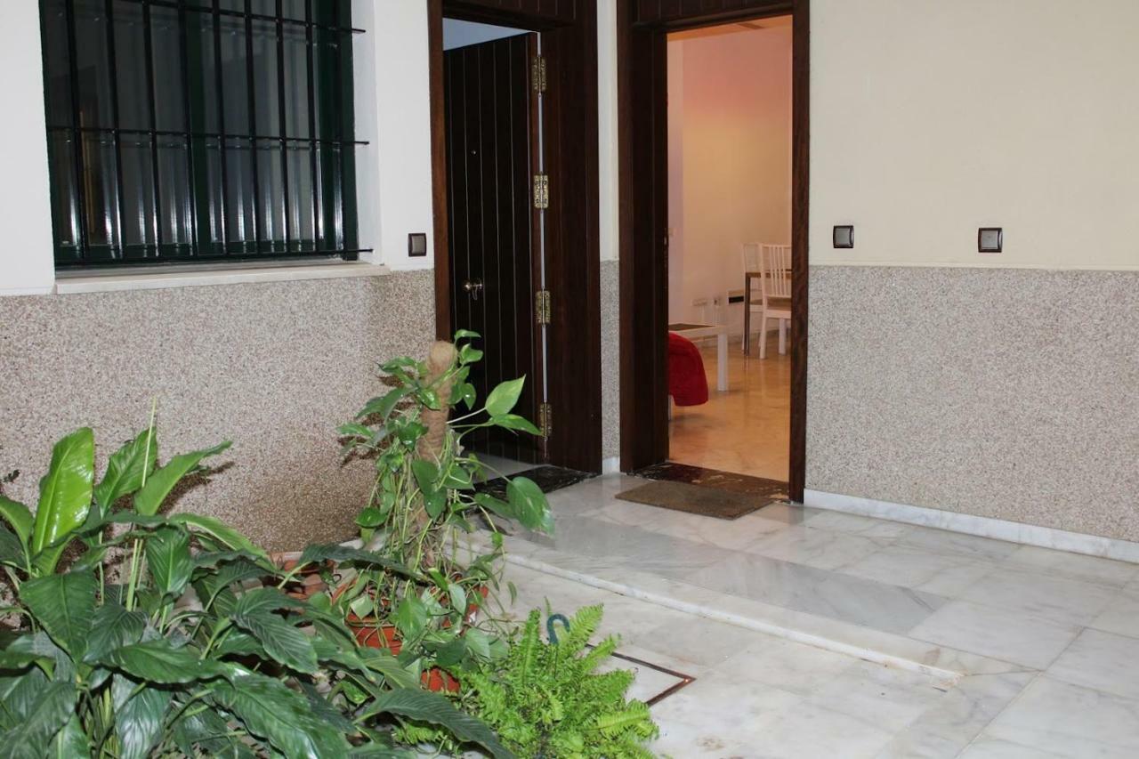 Apartamentos Rg Triana, Calle Castilla Con Patio Sevilla Bagian luar foto