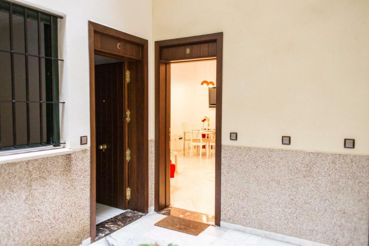 Apartamentos Rg Triana, Calle Castilla Con Patio Sevilla Bagian luar foto